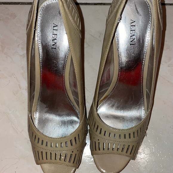 Shiny nude pumps - Picture 2 of 4